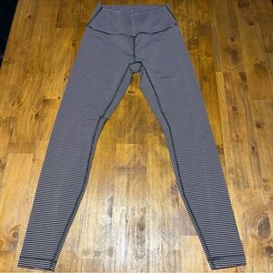 Lululemon women's athletic leggings black white stripe size 8